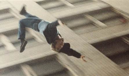 حادث مأساوي.. وفاة شاب أثناء تأدية عمله