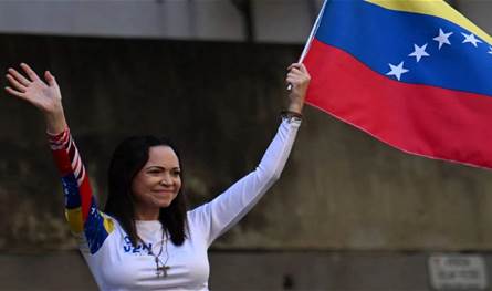 فنزويلا تشتعل سياسيًا.. نهاية وشيكة أم حوار محتمل؟