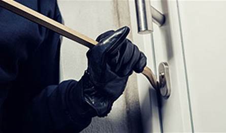 فجر اليوم... سرقة 300 ألف دولار من داخل منزل