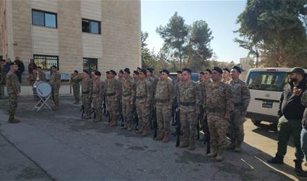 قيادة الجيش أقامت مراسم تشييع الشهيدين بلال البرادعي وعلي حيدر امام مستشفى المرتضى