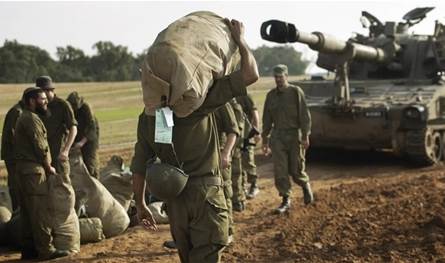 في قاعدة قريبة من لبنان... شاهدوا بالفيديو ما حصل بين جنودٍ إسرائيليين!