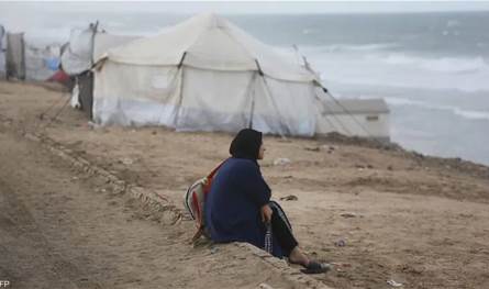 شتاء قاس ينتظر أهالي غزة.. برد وفيضانات وصرف صحي يفاقم جراح النازحين