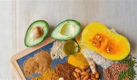 أيهما الأفضل.. بذور اليقطين أم اللوز؟