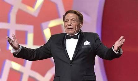 بعد الحديث عن انه يُعاني من مشاكل صحية.. فنانة شهيرة تكشف حالة عادل إمام (فيديو)