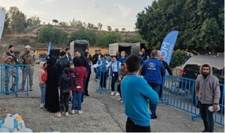 بالصور: دفعة جديدة من النازحين السوريين تغادر باتجاه الداخل السوري