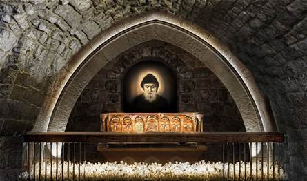 ضريح مار شربل بحلّة جديدة استعدادًا لزيارة البابا