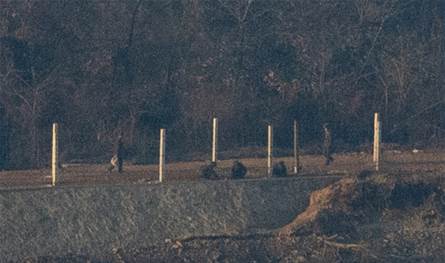 جنود كوريون شماليون عبروا خط الحدود العسكرية مع كوريا الجنوبية