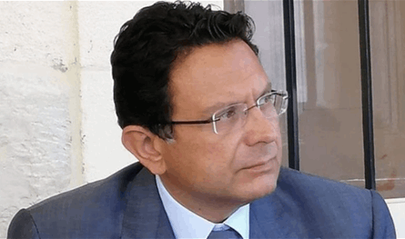 الخازن وضع إكليل على ضريح فؤاد شهاب في غزير