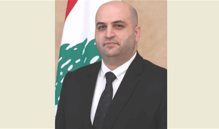 نصر الدين وضع إكليل زهر على ضريح الرئيس صبري حمادة