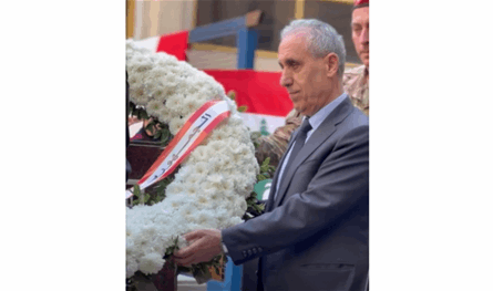 خواجة وضع اكليلا باسم الجمهورية اللبنانية على ضريح رشيد بيضون