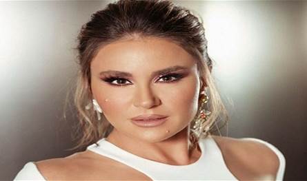 بفستان قصير.. ديمة قندلفت تلفت الأنظار (صورة)