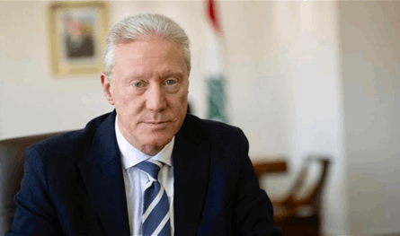 رجي يكرّم الرئيس كميل شمعون بإكليل زهر بمناسبة الاستقلال الـ82