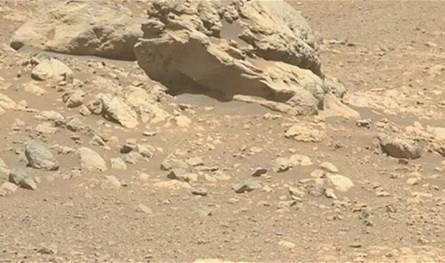 صخرة &quot;غريبة&quot; على المريخ تربك ناسا… هل جاءت من خارج الكوكب؟