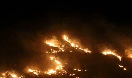 حريقٍ ضخم بين منطقتي عاراي وبحنّين.. ومناشدة عاجلة للتدخّل الفوري