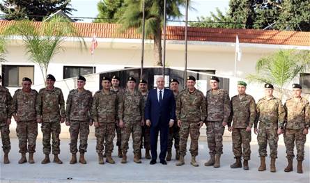 إتصالات مكثفة لبلورة حل نهائي للوضع اللبناني وعون يطرح &quot;مبادرة خماسية&quot;