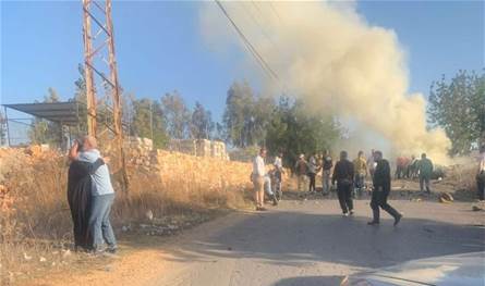 مشهد مؤثر جداً.. أم تكتشف ان المُستهدف في الغارة الإسرائيلية على طريق زوطر الاشرقية هو ابنها