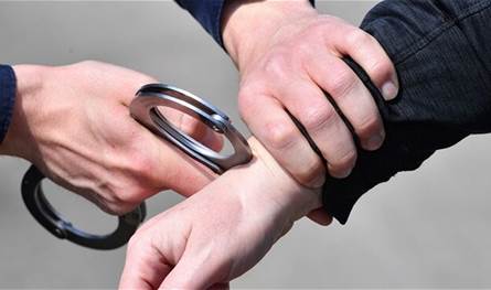 توقيف رئيس دولة سابق… تهمة خطيرة جدًا موجهة ضده!