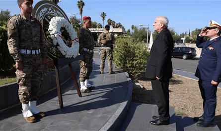 وزير الدفاع وضع إكليلا على نصب الأمير فخر الدين