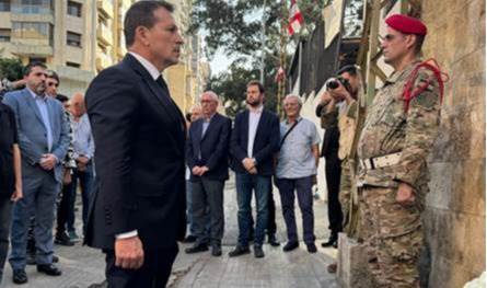 شحادة وضع إكليلاً من الزهر على نصب الشهيد رينيه معوض باسم الجمهورية اللبنانية