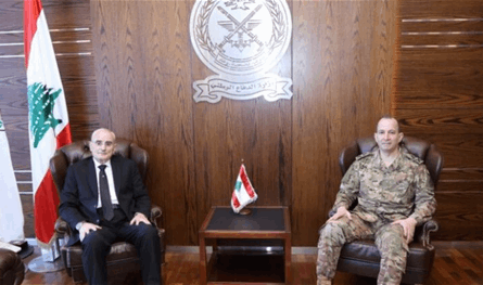 وزير الدفاع يشيد بتضحيات المؤسسة العسكرية ودورها في حفظ الأمن