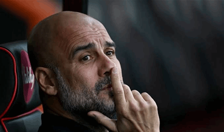 هاجم المصور.. بيب غوارديولا يفقد صوابه بعد نهاية المباراة التي خسرها (صور)