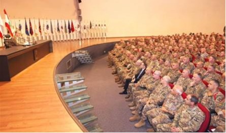 قائد الجيش في إجتماع عسكري استثنائي في اليرزة: حريصون على أفضل العلاقات مع الدول والجيوش الصديقة