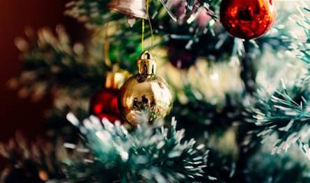 الإقبال المبكر على زينة عيد الميلاد: بحثٌ عن الفرح وسط الأزمات