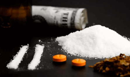 بطلبٍ من تاجر مخدرات... هذا ما قام به سوريّان بأحد الأشخاص