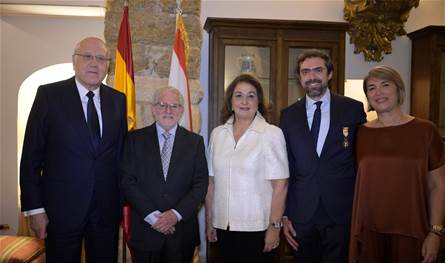 سفير إسبانيا قلّد مستشار الرئيس ميقاتي وسام إيزابيل الكاثوليكية برتبة ضابط