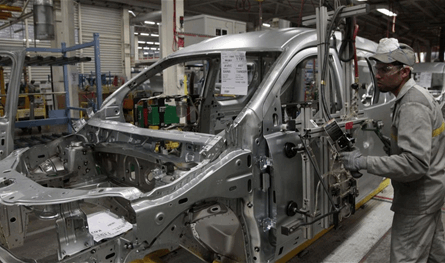 من &quot;نيو موتورز&quot; إلى مصانع البطاريات: المملكة تدخل عصر السيارة الكهربائية الوطنية