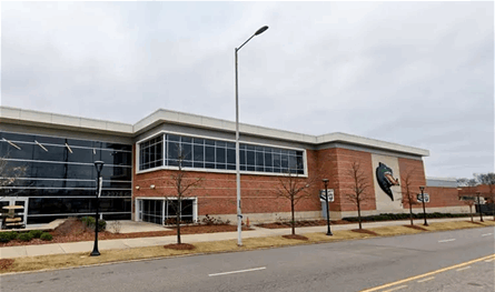 لاعب يطعن زميليه داخل حرم الجامعة