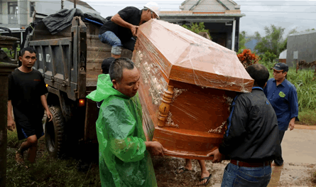 فيتنام.. فيضانات وانهيارات أرضية تقتل العشرات 