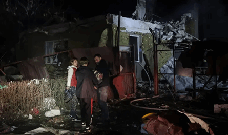 مقتل 4 أشخاص وإصابة 15 آخرين في هجوم روسي على خاركيف