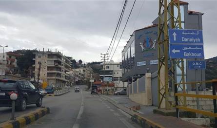 في الضنية.. احتراق سيارة بسبب ماس كهربائي (فيديو)