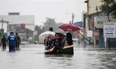 تضرر 11 ألف شخص في 7 ولايات بفياضانات ماليزيا