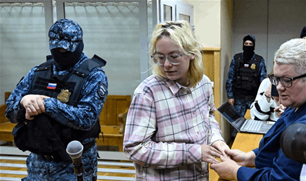 في روسيا.. موسيقيون يهربون من بوتين