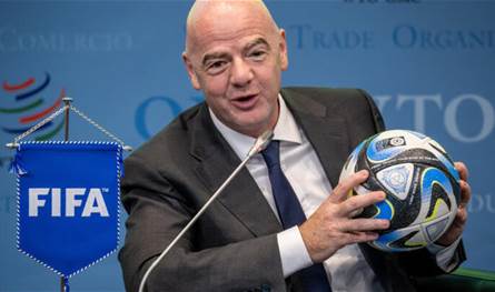 بالصورة.. رئيس &quot;الفيفا&quot; في لبنان