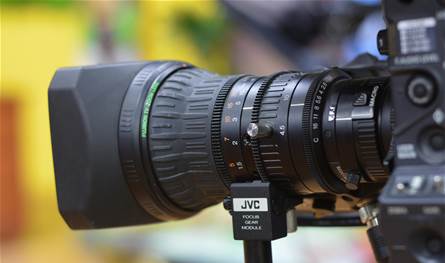 إشكال حادّ بين ضيفين في برنامج حواري.. وتدخّل سياسي يوقف التصوير