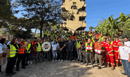 النادي اللبناني للدراجات النارية يحيّي الجيش في الاستقلال: إكليل وعلَم عملاق في اليرزة