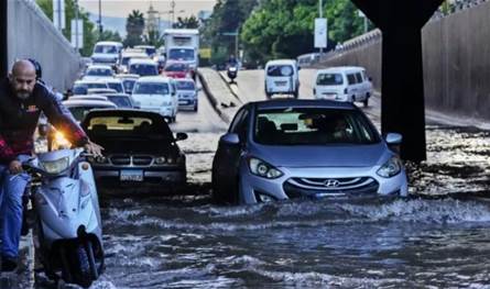 تجنّبوا هذه الطرقات العائمة (فيديو)