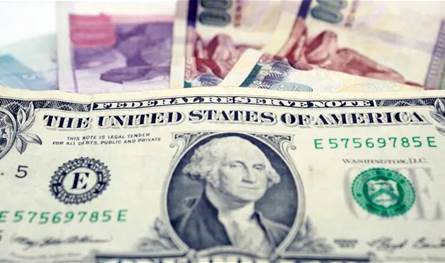 الجنيه المصري يسجل خسائر متتالية أمام الدولار الأميركي