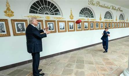 مشهد للرئيس الأميركي وهو يجرّ ساقه يشعل الجدل… وخبير نفسي يقدّم تفسيرًا محتملًا