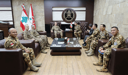 قائد الجيش بحث الأوضاع مع خياري واستقبل قائد البحرية الإندونيسية لتعزيز التعاون العسكري
