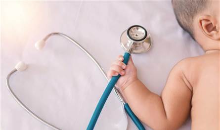 بالصورة.. توقيف طبيب لتسهيله نشاط عصابة بيع ونقل المواليد بطرق غير قانونية