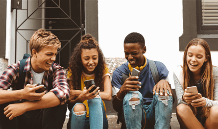 البرلمان الأوروبي يدعو لرفع سن استخدام التواصل الاجتماعي إلى 16 عامًا