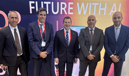 شحادة واصل لقاءاته في قطر في إطار مشاركته في &quot;المؤتمر العالمي للجوال&quot;