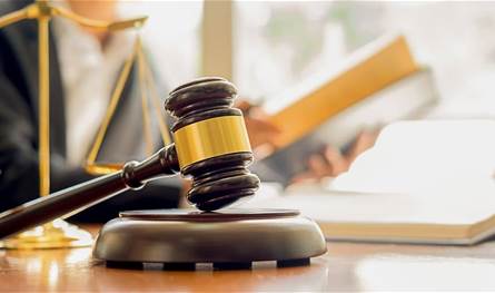 الاستماع الى افادة اعلامي في مخالفات قانونية 