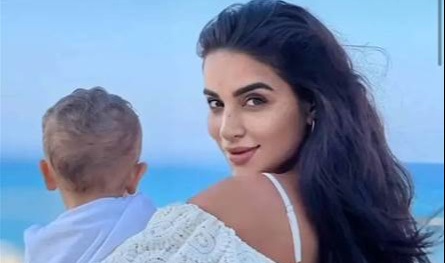 أصيب بفيروس ونُقل إلى المستشفى.. ابن فنانة شهيرة يتعرّض لأزمة صحية