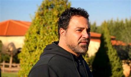 يمتلك مزرعة خيول وحدائق واسعة.. عاصي الحلاني ينشر صورة لقصره الفخم في الحلانية