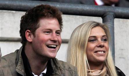 حبيبة الأمير هاري السابقة تظهر مع زوجها وطفليهما